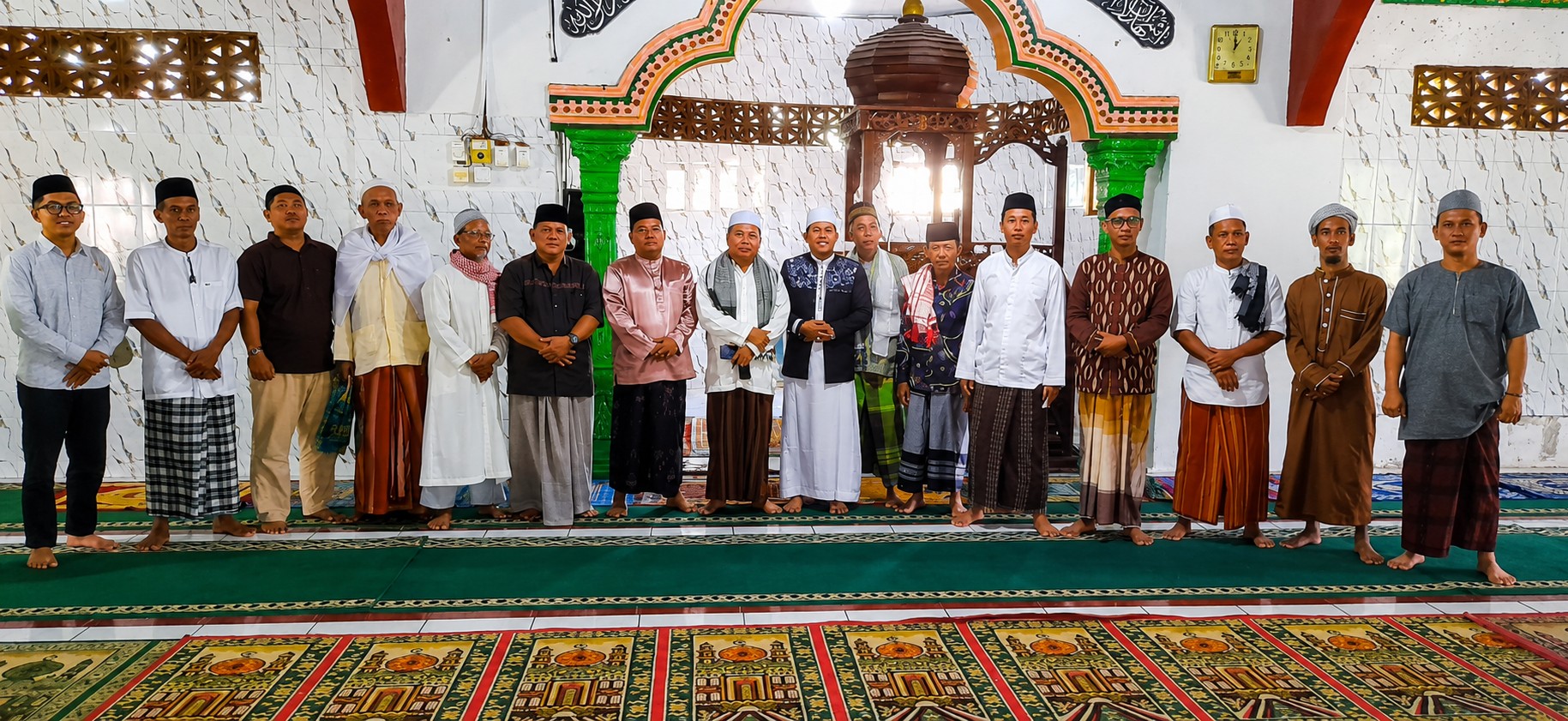 Kunjungi Masjid Al Muhajirin, Camat Bathin III Ajak Warga Peduli Kebersihan dan Pendidikan Anak
